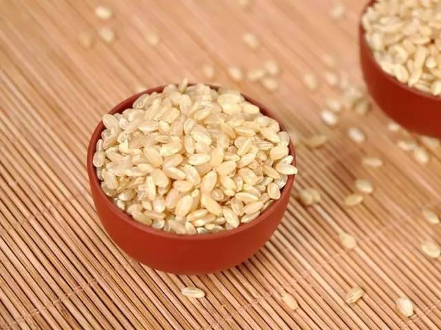 糙米功效及营养价值_糙米的功效与作_
