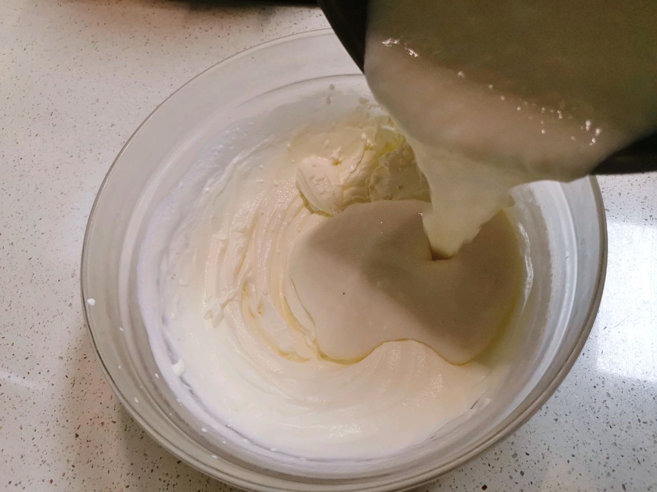 冰淇淋美味牛奶制作视频__牛奶冰淇淋的制作方法