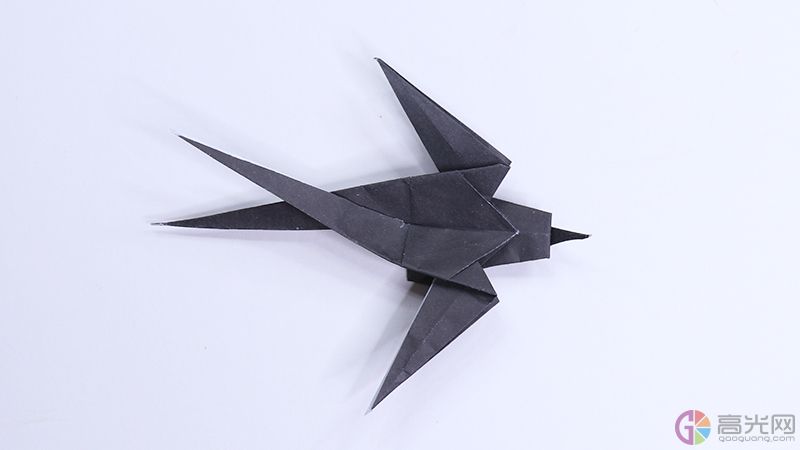 燕子飞机的折法视频__如何折燕子飞机